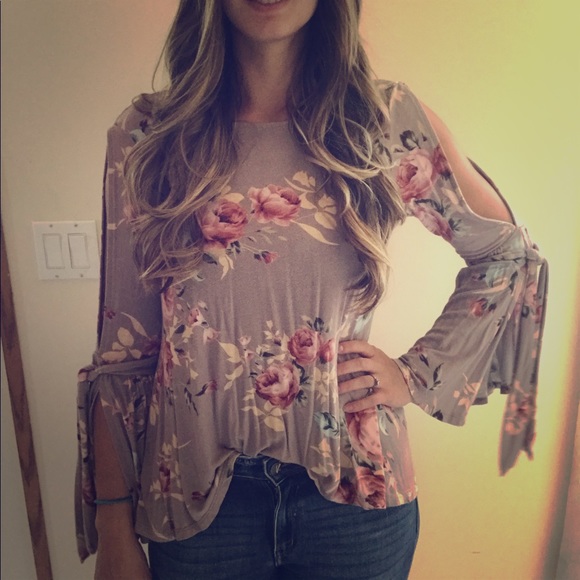 Sage Tops - Open shoulder floral top